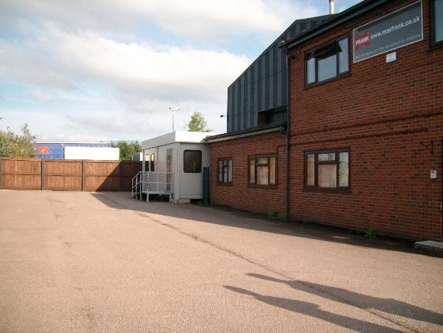 2000 cheadle exterior