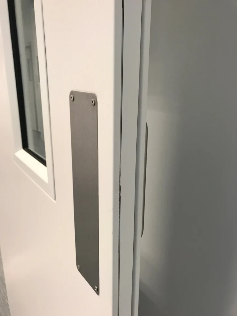 plain meeting style detail